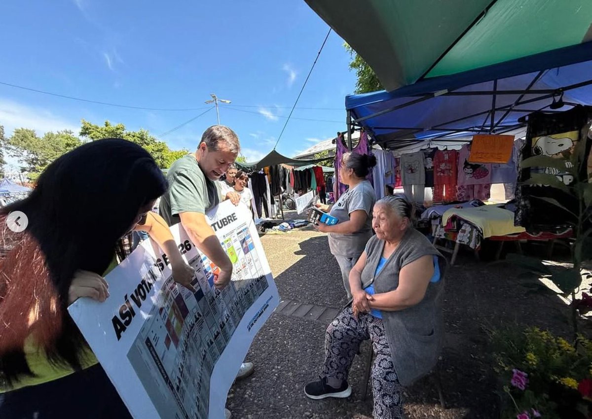 ResistenciaNoti's tweet image. Muchos nos enteramos de la boleta única por Recalde. Con su boleta gigante barrio por barrio hizo más que el gobierno nacional, que no movió un dedo para que la gente se informe sobre el nuevo sistema.
El gobierno no quiere que votes, así que el domingo... TODOS A VOTAR 🇦🇷