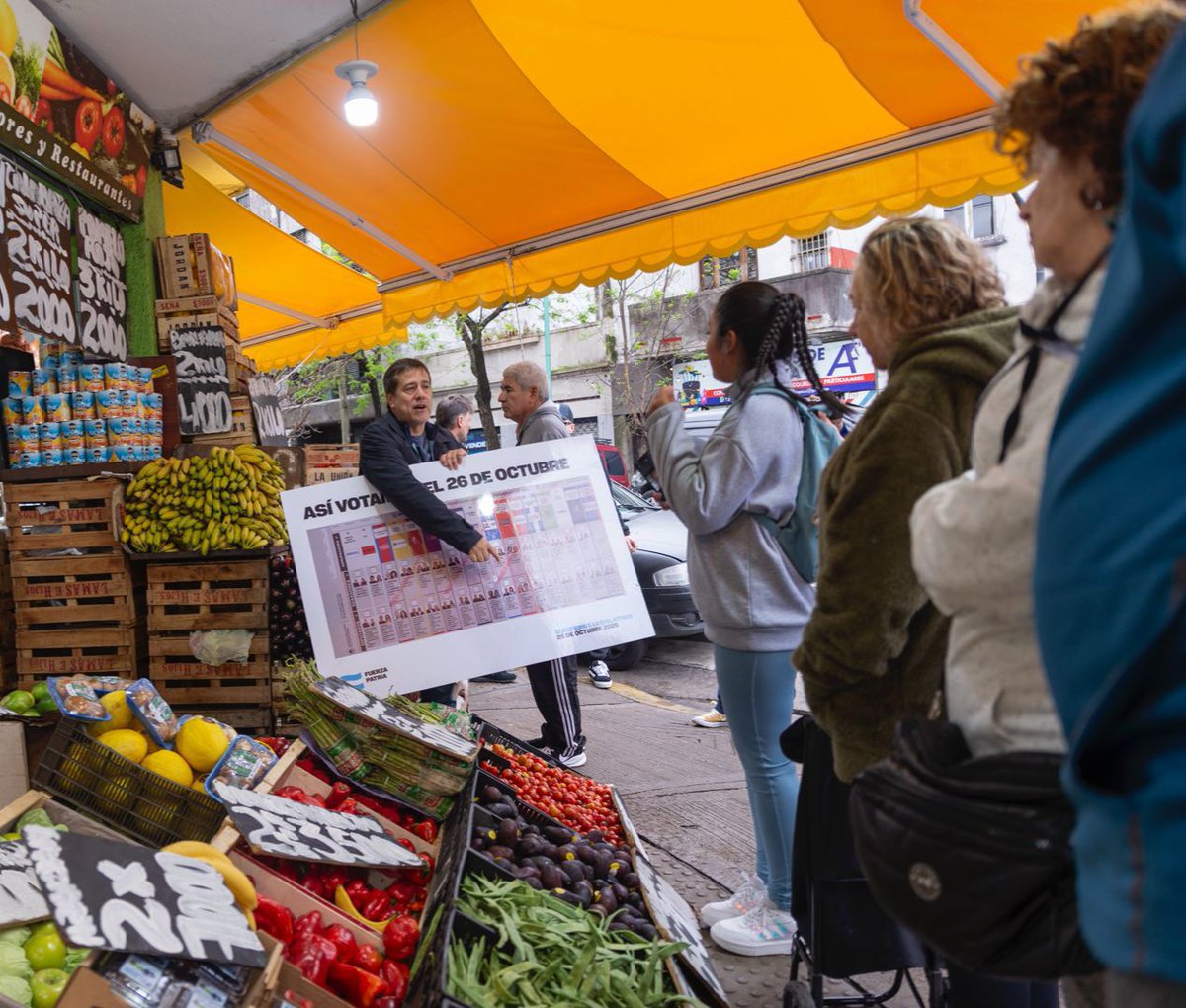 ResistenciaNoti's tweet image. Muchos nos enteramos de la boleta única por Recalde. Con su boleta gigante barrio por barrio hizo más que el gobierno nacional, que no movió un dedo para que la gente se informe sobre el nuevo sistema.
El gobierno no quiere que votes, así que el domingo... TODOS A VOTAR 🇦🇷