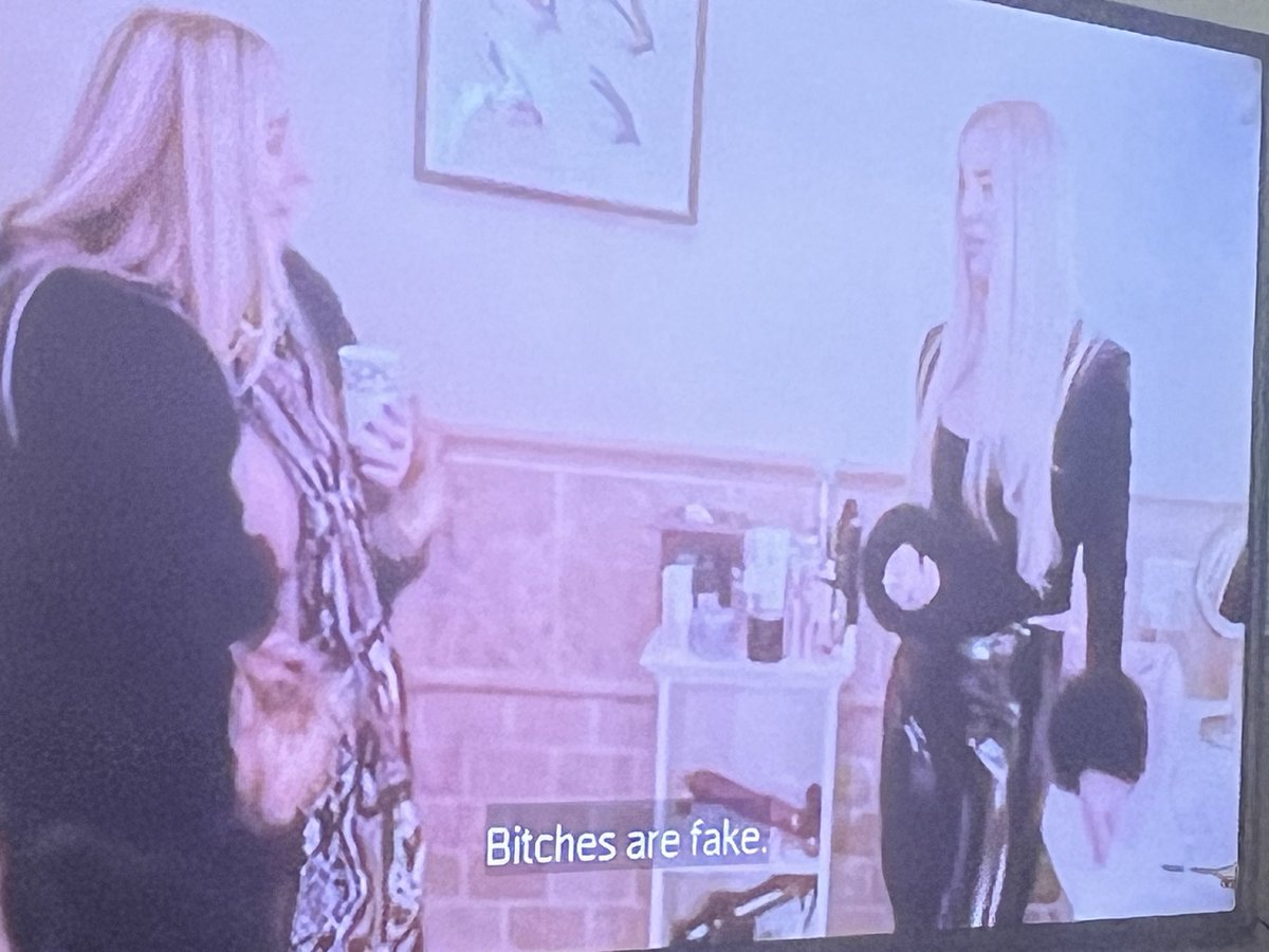 I see two fake bitches staring at each other  on my screen right now. #90DayFiance #90DayFianceHappilyEverAfter