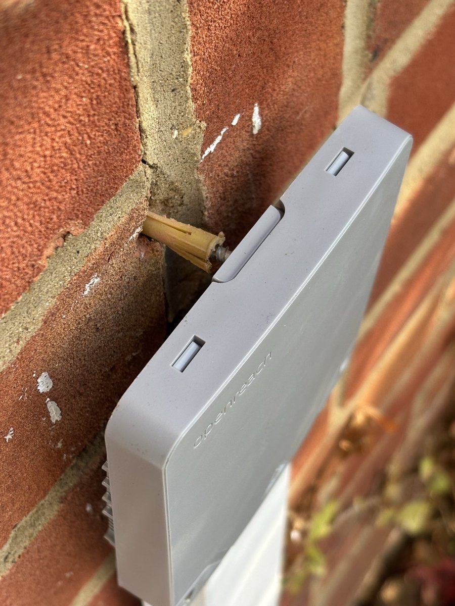 norwich_jon's tweet photo. Shocking install by @bt_uk today! Do you train your engineers ? https://t.co/b5wBJVrAoG