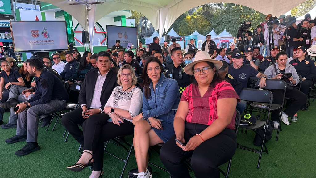CONCANACO's tweet image. Impulsando el talento y los negocios mexicanos en el #GranPremio de México. 🇲🇽
La Tesorera Rosa Elena García Hidalgo asistió en representación del presidente de CONCANACO SERVYTUR, Octavio de la Torre, a la inauguración y corte de listón del pabellón de la Confederación en el