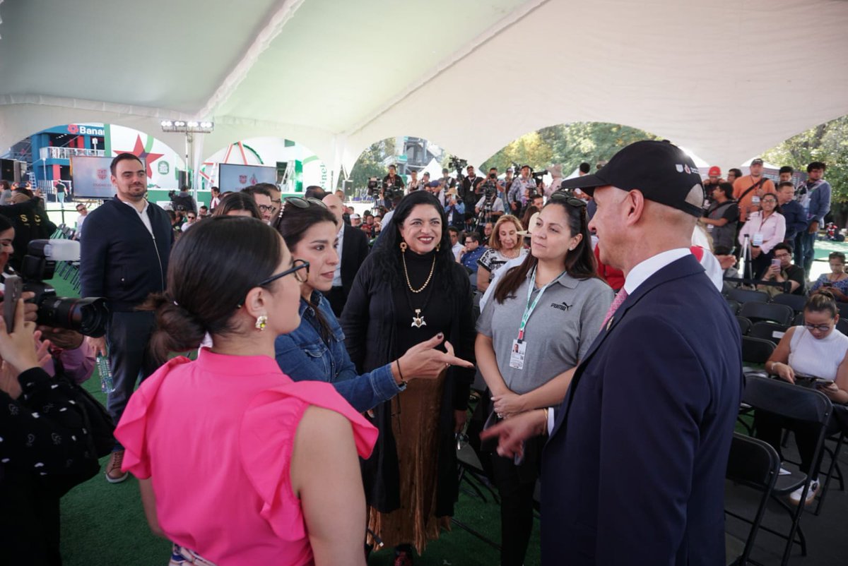 CONCANACO's tweet image. Impulsando el talento y los negocios mexicanos en el #GranPremio de México. 🇲🇽
La Tesorera Rosa Elena García Hidalgo asistió en representación del presidente de CONCANACO SERVYTUR, Octavio de la Torre, a la inauguración y corte de listón del pabellón de la Confederación en el