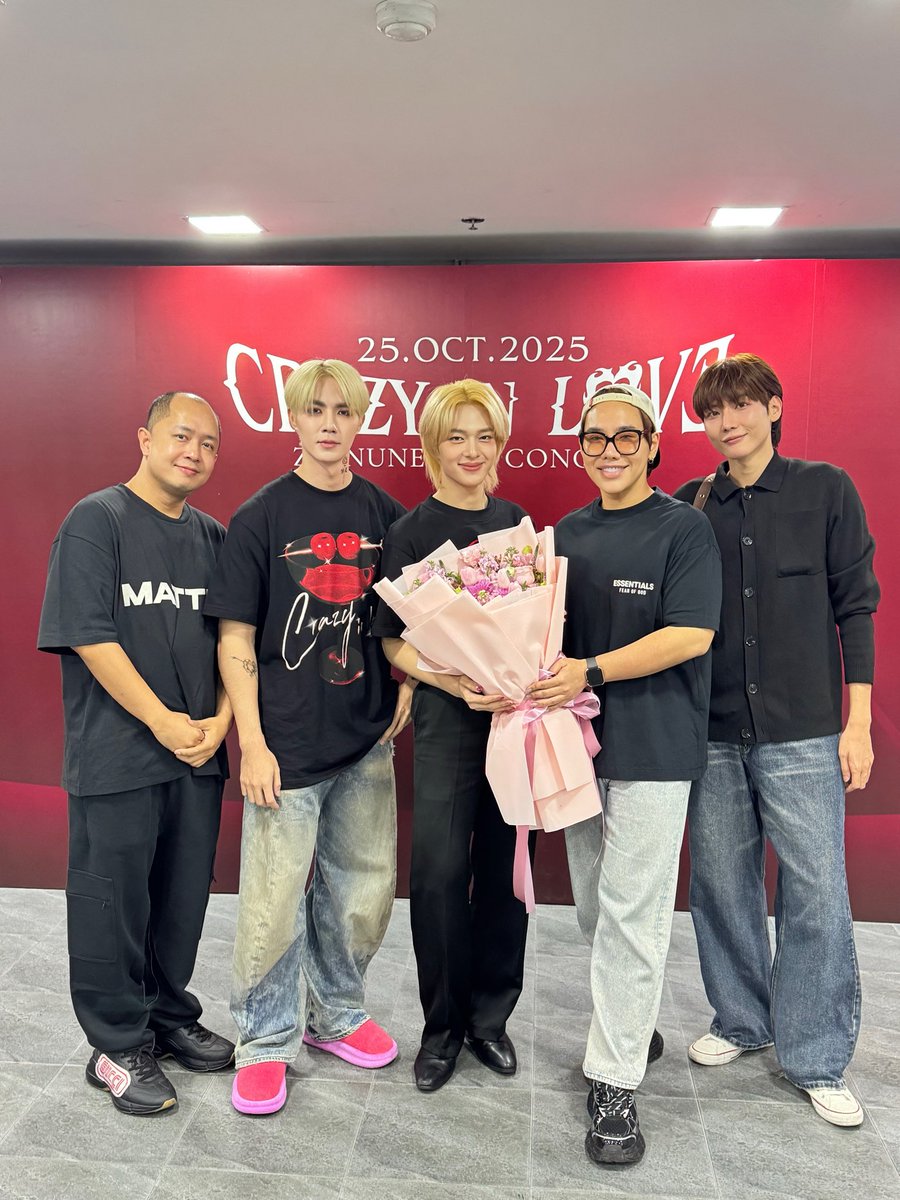 #ZNNCrazyInLoveConcert <a href="/zee_pruk/">Z</a> <a href="/CwrNew/">NuNew</a> ยินดีด้วยนะฮะ <a href="/Bookko94EFM/">Bookko 94 EFM</a>