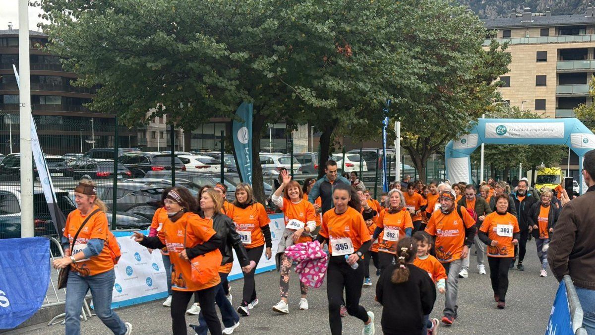 Unes 160 persones participen en la Cursa dels 3 Ponts buff.ly/Exd91pY