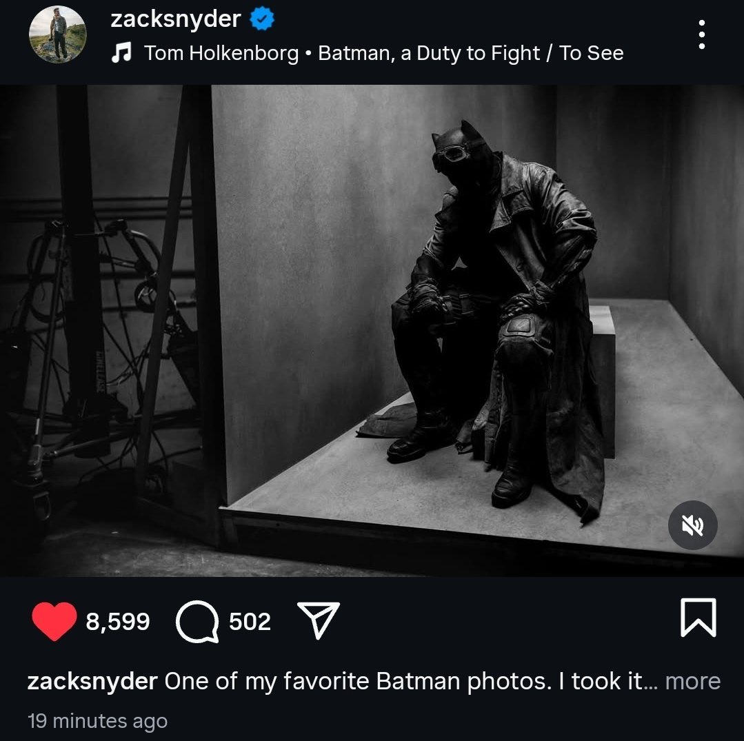 Zack Snyder has now posted two Batfleck photos 👀🤔