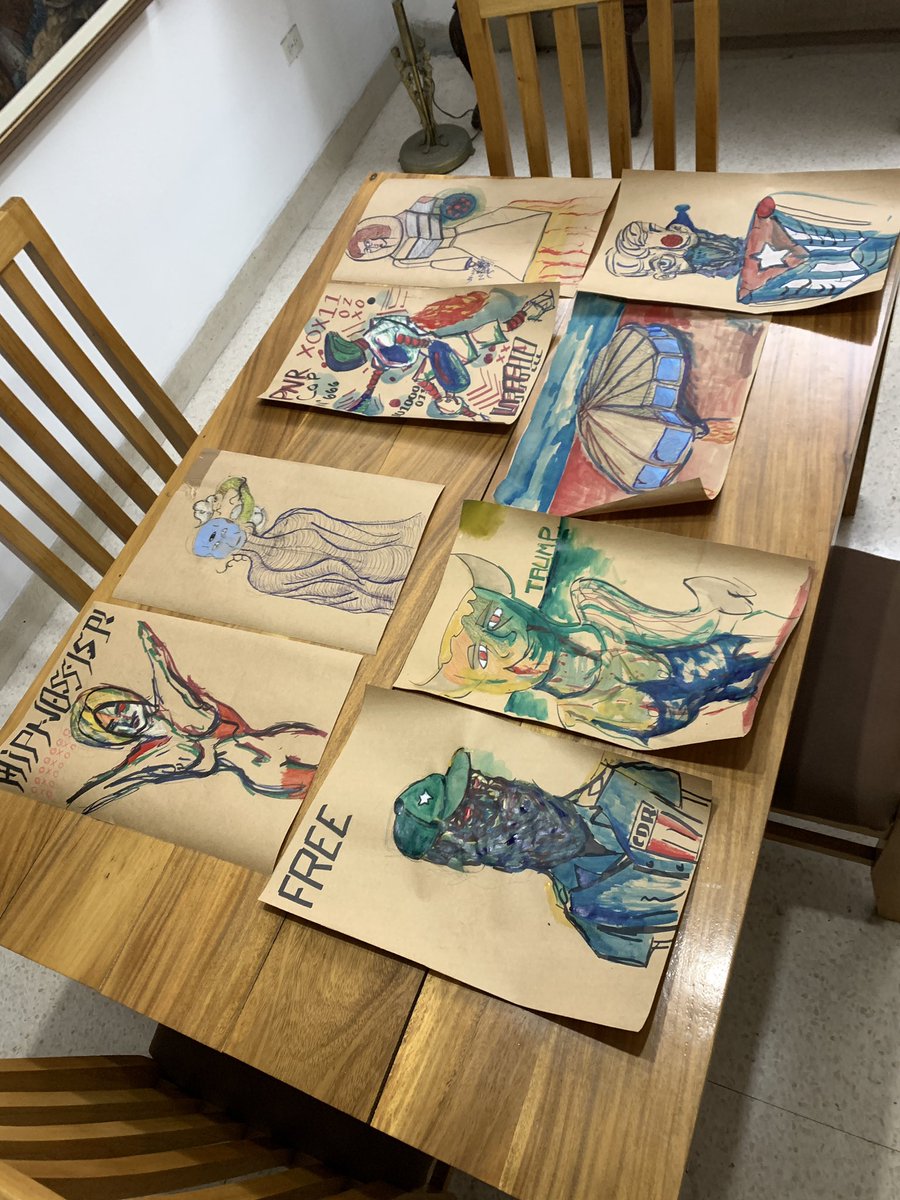 El jueves estuve en una jam de dibujo y ayer se me ocurrió hacerlo con mis amigos aquí los resultados