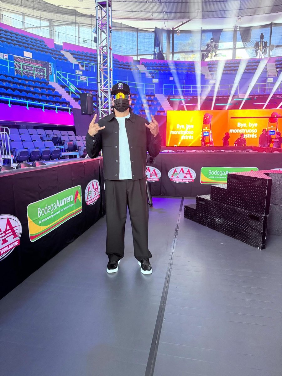 Ya listo aquí en el Gimnasio Juan de la Barrera , para defender los campeonatos de <a href="/luchalibreaaa/">Lucha Libre AAA Worldwide</a> con pasión , amor y sangre si es necesario , quien se atreve a retarnos a mí y <a href="/Pagano656/">Pagano</a> el día de hoy? La #PotenciaMundialDeLaLuchaLibre PRESENTE!!