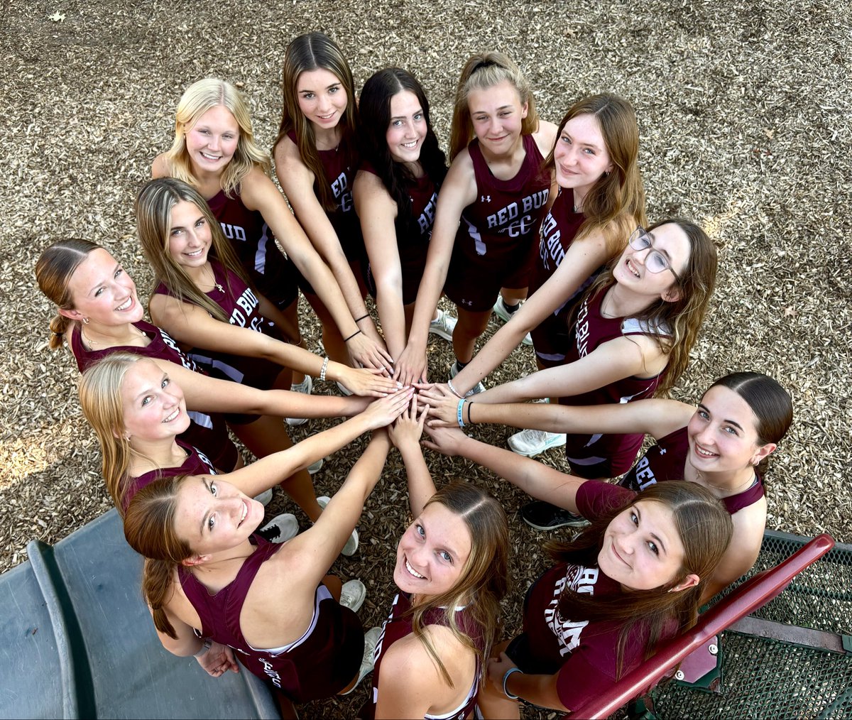 Your Lady Musketeers have qualified for Sectionals!! 🎉👏and Ava Wagner medaled top 5 overall 🔥 We are so proud of this team! 
<a href="/TheBUDAthletics/">Red Bud Athletics</a> 
<a href="/RedbudHS/">Red Bud High School</a>
