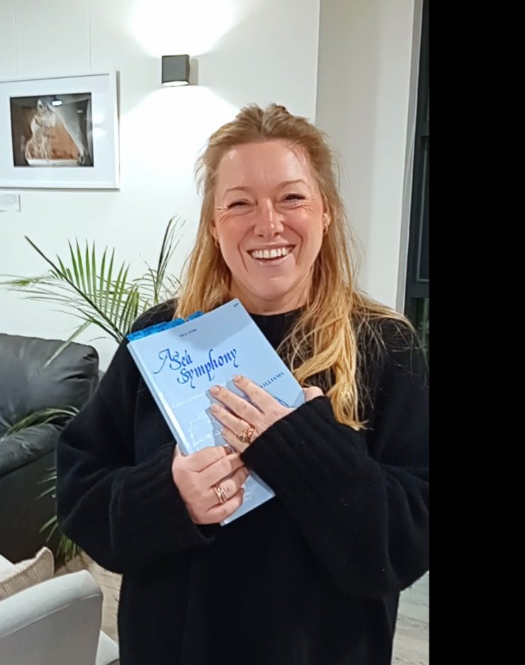 GuildfordChoral's tweet image. We really enjoyed getting to know Sophie Bevan at our rehearsal for #VaughanWilliams #ASeaSymphony&apos;.  Thank you for your visit, Sophie! 😀
@bendarnton @ExperienceGford @AnneMinhal22996
@BBCRadio3
bit.ly/4nKnGHf