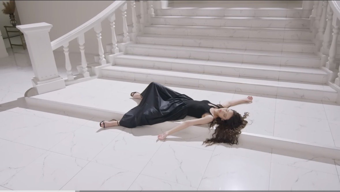 realyenula's tweet photo. me after seeing EP7 preview:
#GinJ #PoisonousLoveTheSeries https://t.co/QbYWU6ENEq