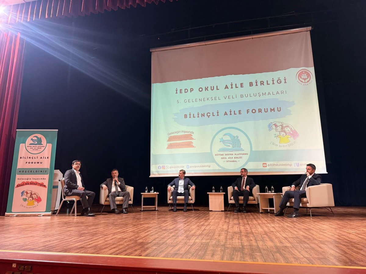 Bilinçli Aile Bilinçli Toplum başlığında 5. Geleneksel #BilinçliAile Forumu yapıldı
<a href="/tcailesosyal/">T.C. Aile ve Sosyal Hizmetler Bakanlığı</a> Bakanımız <a href="/MahinurOzdemir/">Mahinur Özdemir Göktaş</a> Göktaş ve #İlkokul #Ortaokul #Lise Okul Aile Birliklerinin bir araya geldiği programda Sn Bakanımız katılımcılara hitap ettiler. Etkili #OkulAileBirliği 👏