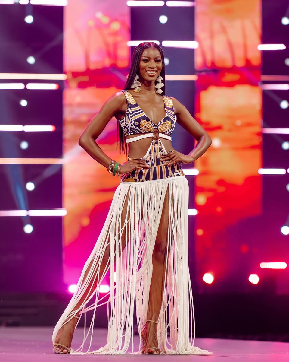 WhyUfikelate's tweet photo. That twirl and hair flip was a killer 🔥🔥🔥🔥 
She ate and left no crumbs 🎉
#MissSA2025 https://t.co/1Cq9oZAjQk