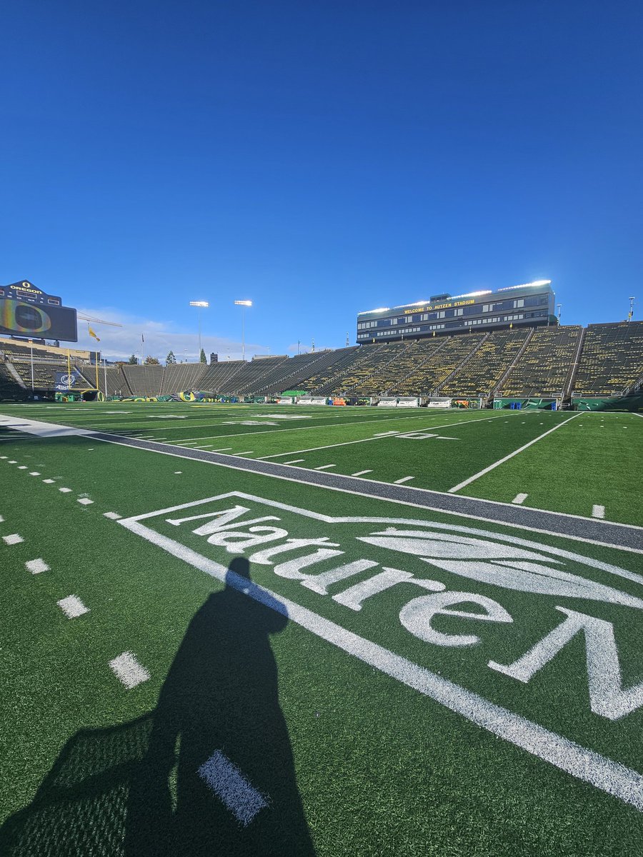 CSGOregon's tweet image. it never rains in autzen stadium,
Drop your score predictions below!!