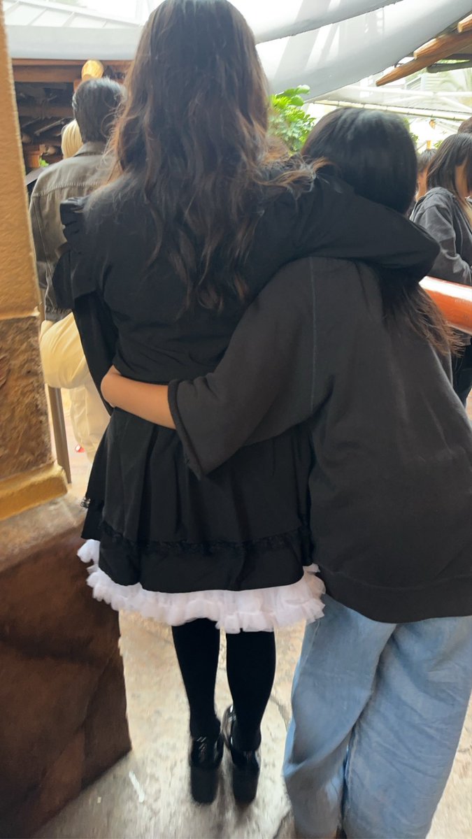 ZYYG10's tweet photo. イチャイチャする、下の子と友達🤣どのカップルよりイチャイチャしてはった！爆笑 https://t.co/DwSZ8Mcjzy