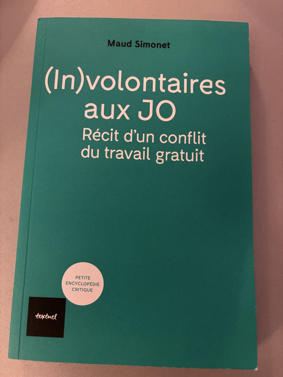 Voilà un livre que le monde sportif devrait lire.
Les JOP 2024, stade suprême de l’institutionnalisation du travail gratuit selon l’analyse de Maud Simonet. ⬇️
