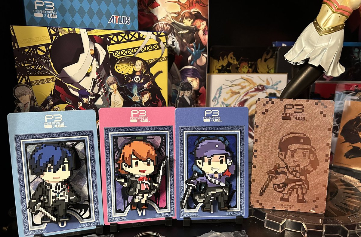 Look what arrived! And I got so lucky with pulling the bronze Junpei metal back plate! Perfect timing too bc I just saw the second wave of P3 Reload Figgyz announced 👀

<a href="/FiGGYZOfficial/">FiGGYZ</a> #FiGGYZTreasure