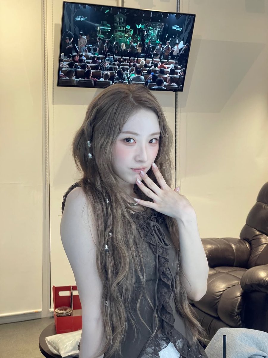 orrery_nim's tweet image. Haseul Instagram post
💚ourii&apos;s fairytale 1st show💚