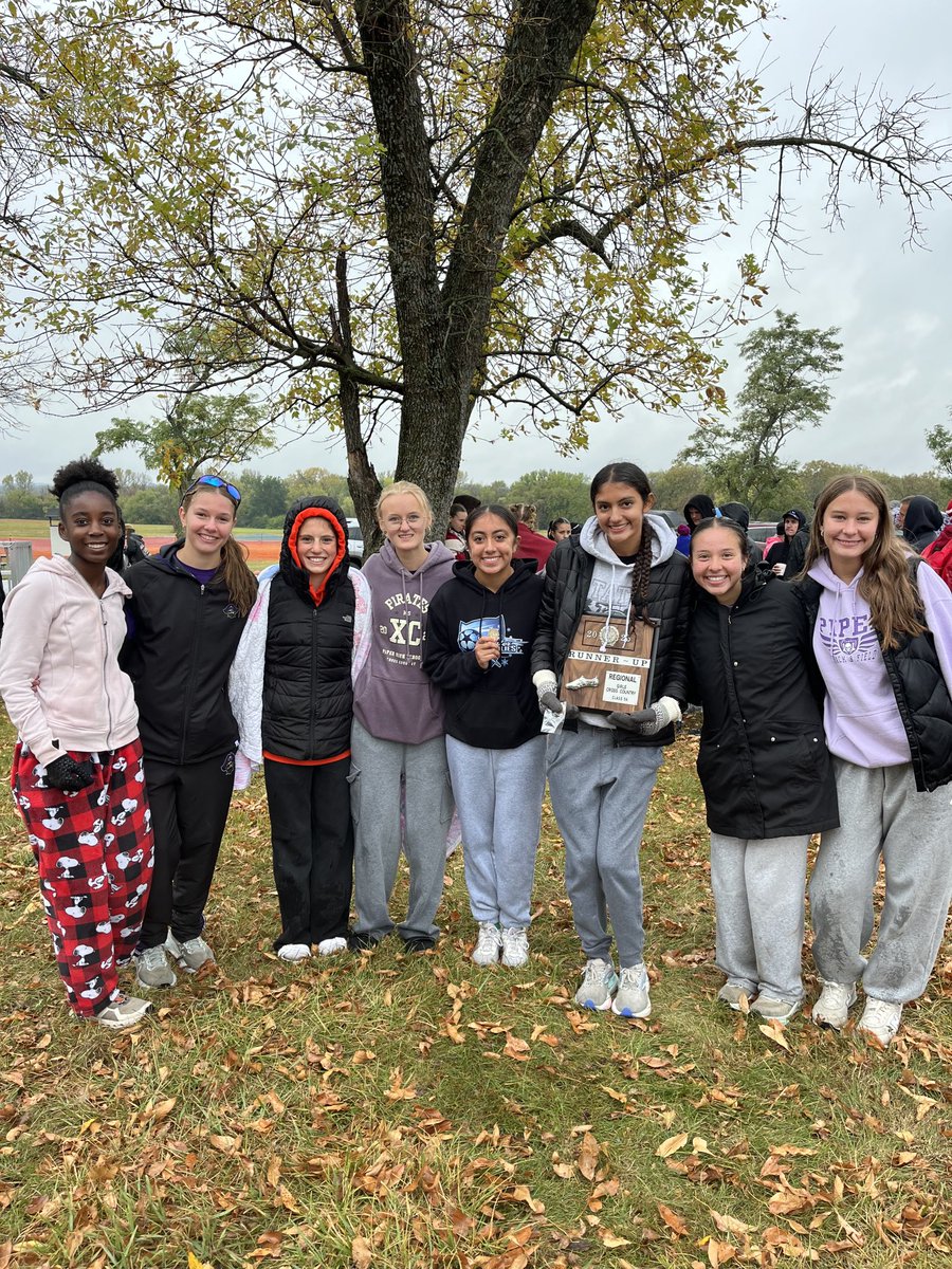 Piper_Track's tweet image. Congratulations to the girls cross country team for qualifying for state! Great work!