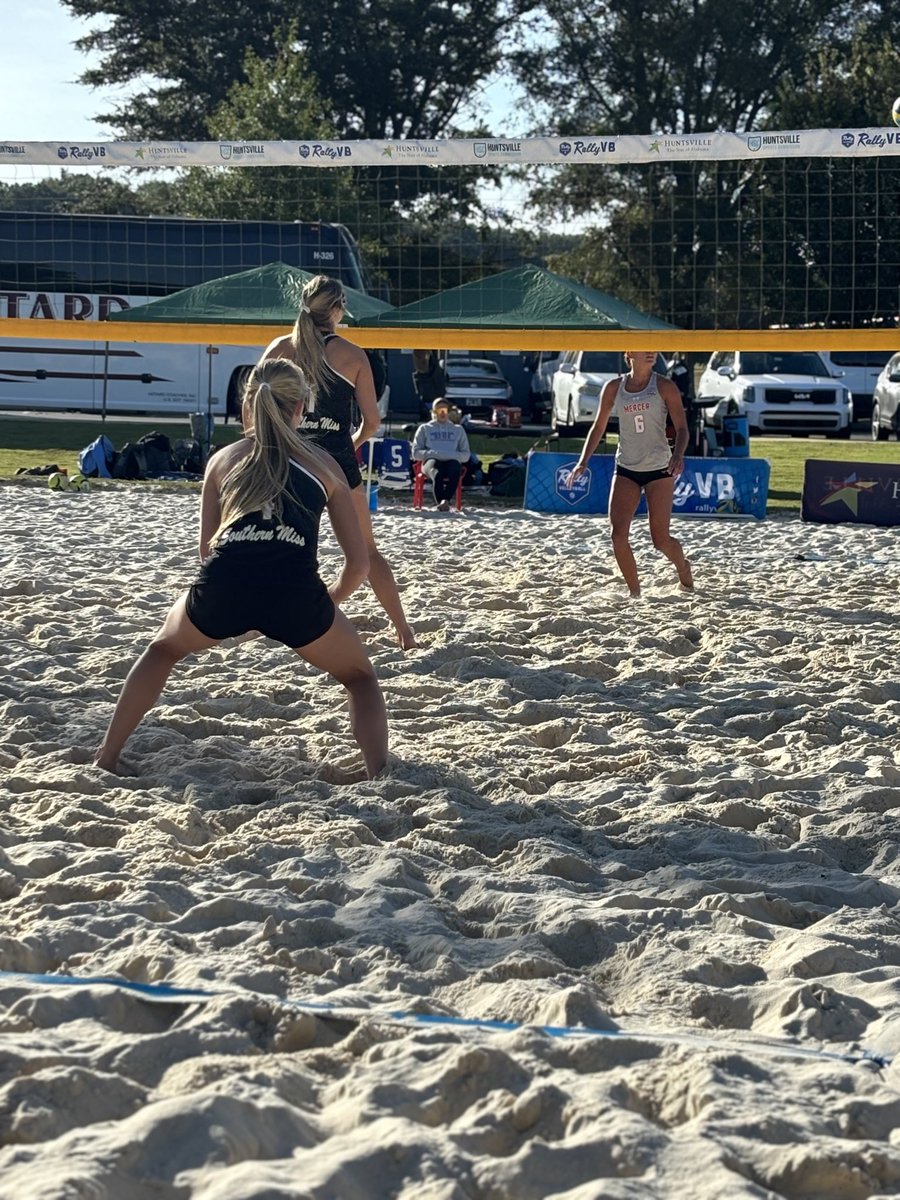 On scene in Huntsville for today’s <a href="/AVCAVolleyball/">AVCA</a> bid tournament!

#SMTTT