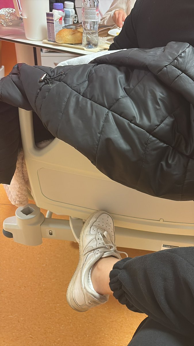 Des duaas pour ma petite sœur Imene qui a des soucis de reins depuis bientôt 4 mois, qui pèse 39kg pour 1m58..