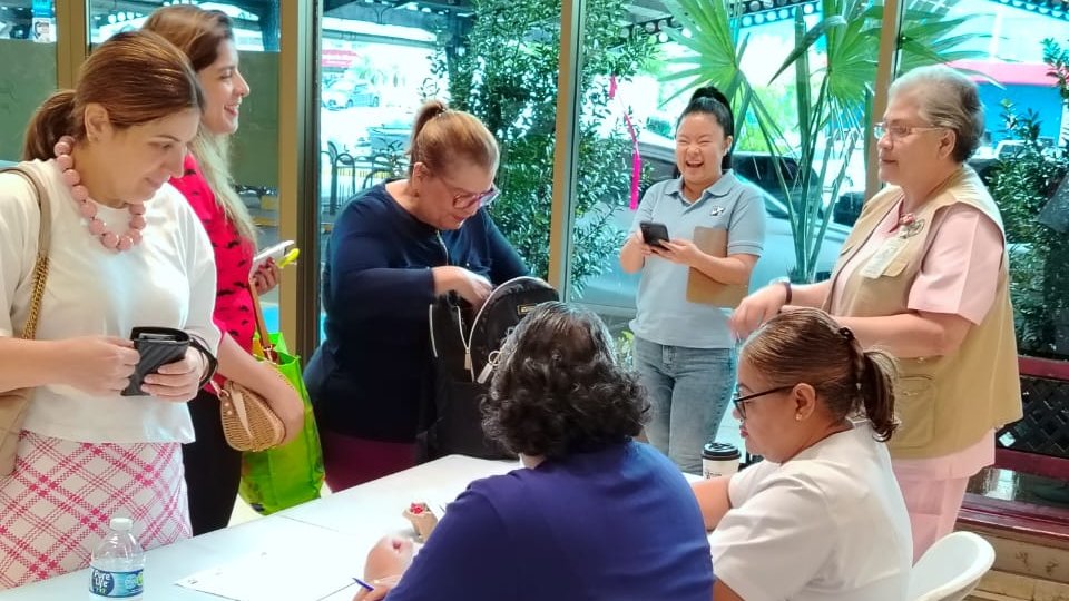 #CiudaddePanamá | El equipo de enfermería de la Policlínica Dr. Carlos N. Brin realiza hoy, sábado 25 de octubre, una jornada extraordinaria de vacunación en el Riba Smith de Costa del Este, hasta las 3:00 p.m.

Durante la actividad se aplican vacunas contra:
💉Polio
💉VSR
💉VPH