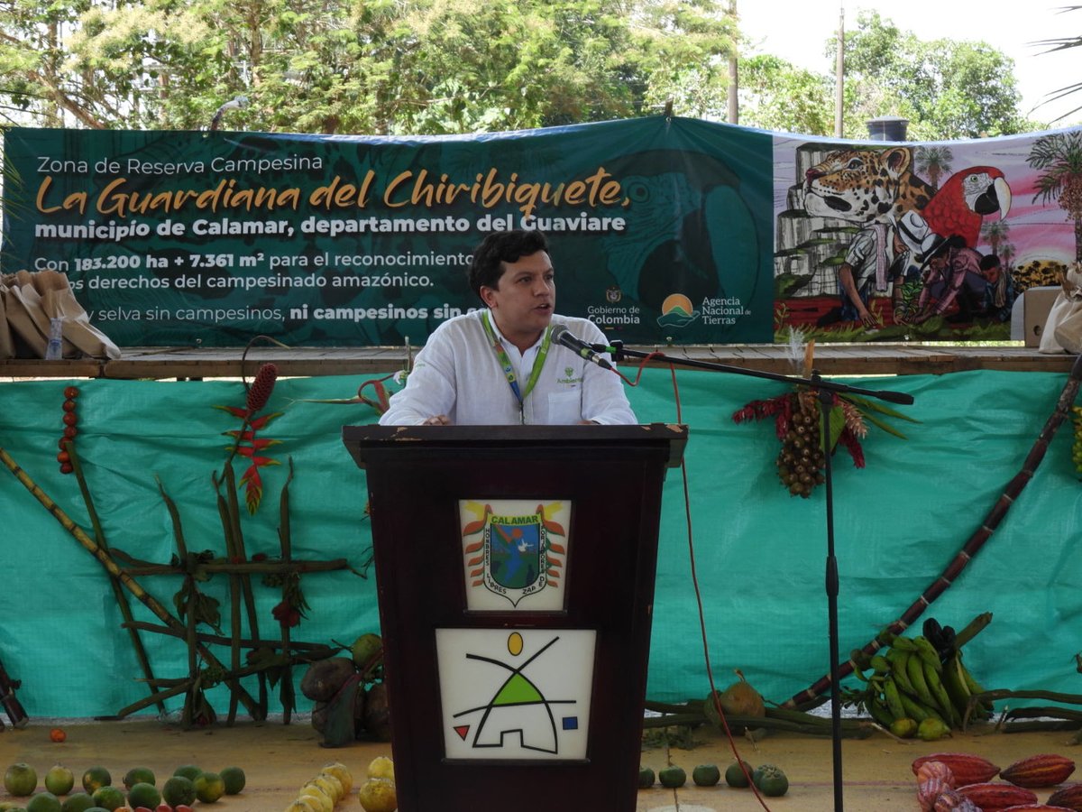 "Logramos con diálogo franco denominar a esta ZRC La Guardiana del Chiribiquete, reconociendo que los campesinos son los únicos que pueden guardar y proteger el PNN Chiribiquete, por eso son guardianes del territorio. Tienen total respaldo del SINA" <a href="/MinAmbienteCo/">MinAmbiente Colombia</a>