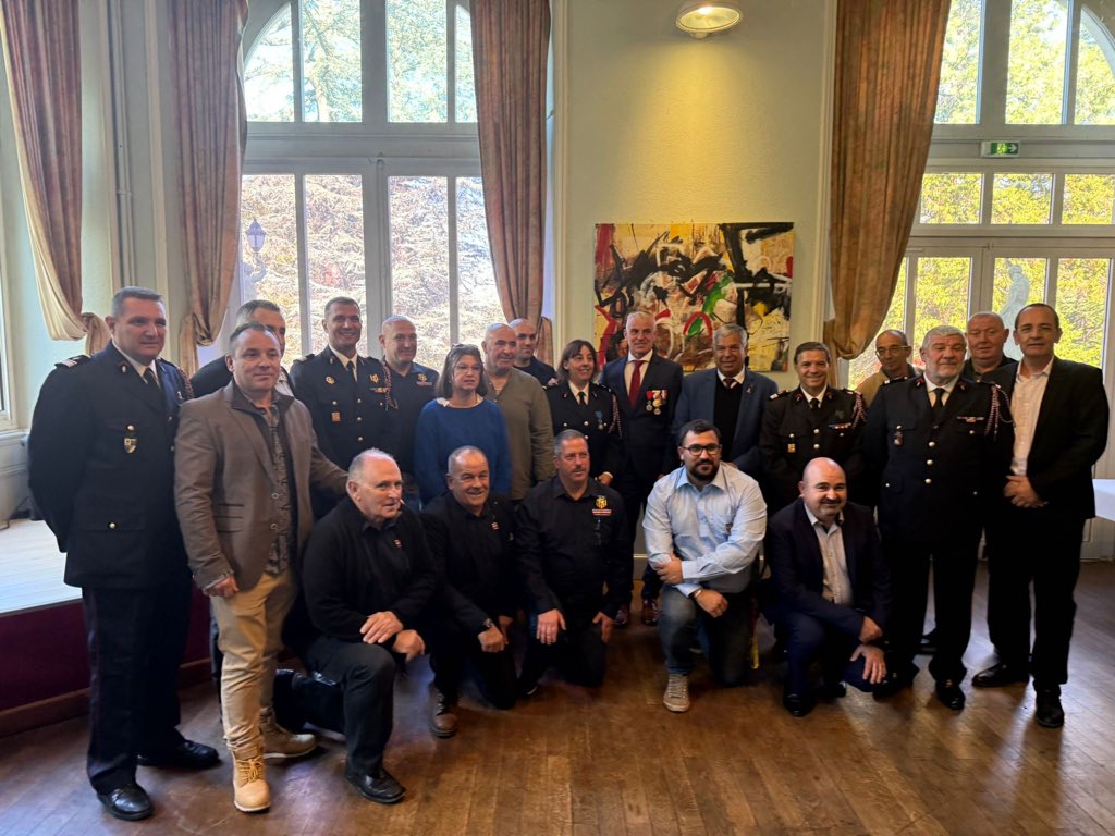 GregoryAllione's tweet image. J’ai eu l’honneur de remettre les insignes de Chevalier de l’Ordre national du Mérite à Virginie Pedrero-Guiraudou, adjudant-cheffe #SPV au SDIS 66.
24 ans d’engagement au service des autres. Sapeur-#pompier, présidente de l’UDSP 66, VP de l’@OdpPompiers, directrice dans l’aide à…