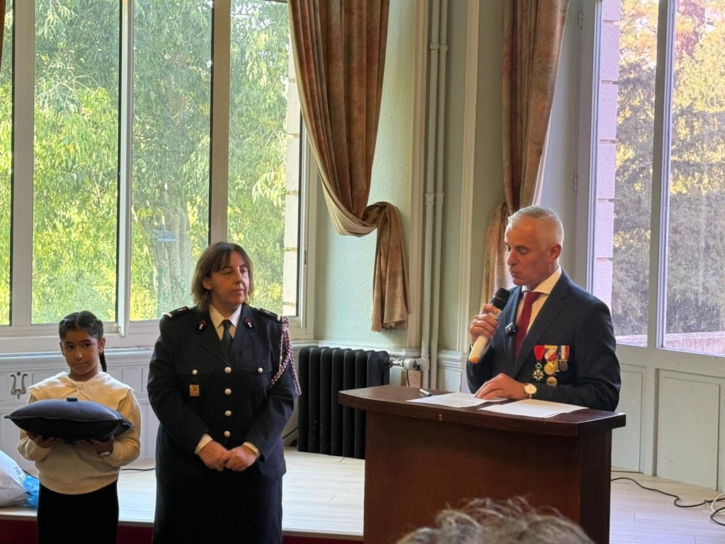 GregoryAllione's tweet image. J’ai eu l’honneur de remettre les insignes de Chevalier de l’Ordre national du Mérite à Virginie Pedrero-Guiraudou, adjudant-cheffe #SPV au SDIS 66.
24 ans d’engagement au service des autres. Sapeur-#pompier, présidente de l’UDSP 66, VP de l’@OdpPompiers, directrice dans l’aide à…