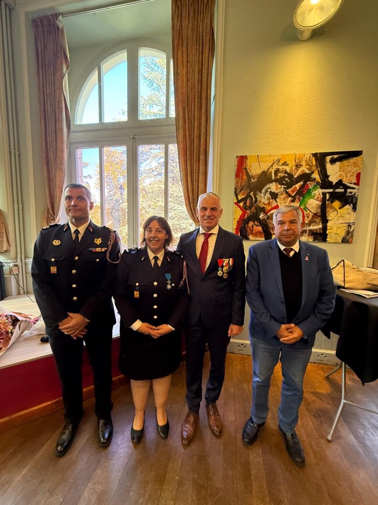 GregoryAllione's tweet image. J’ai eu l’honneur de remettre les insignes de Chevalier de l’Ordre national du Mérite à Virginie Pedrero-Guiraudou, adjudant-cheffe #SPV au SDIS 66.
24 ans d’engagement au service des autres. Sapeur-#pompier, présidente de l’UDSP 66, VP de l’@OdpPompiers, directrice dans l’aide à…
