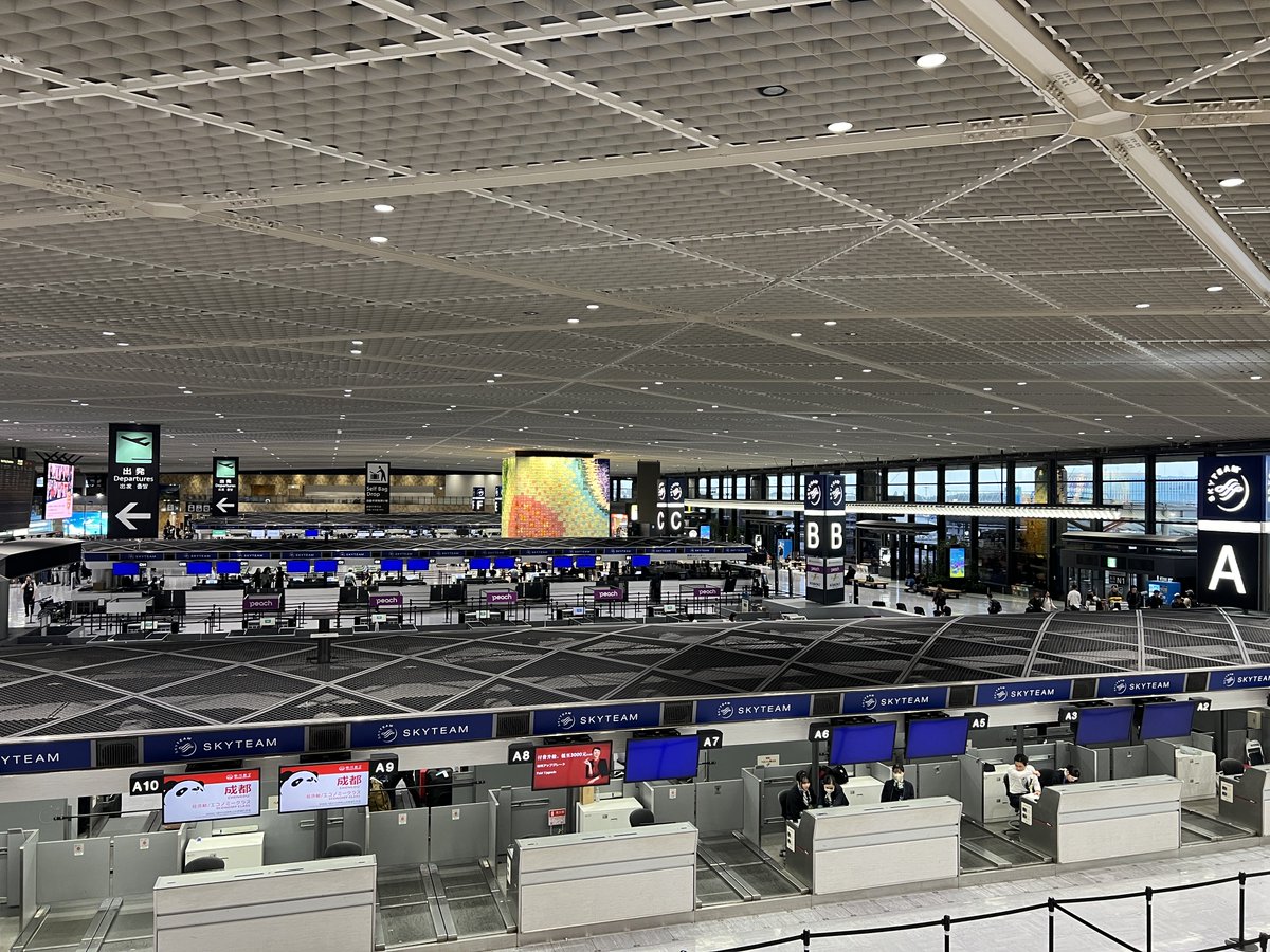 Soundcreater12's tweet photo. 人生初の成田空港 https://t.co/ABebJnKyhg