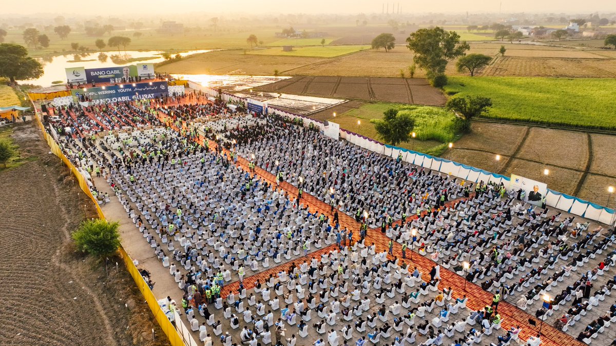 AlkhidmatOrg's tweet image. A Milestone Towards a Digital Gujrat. 🇵🇰 
Tens of thousands of aspiring IT youth appeared in aptitude test of Alkhidmat Bano Qabil, held at Airport Runway Gujrat.
#BanoqabilGujrat
