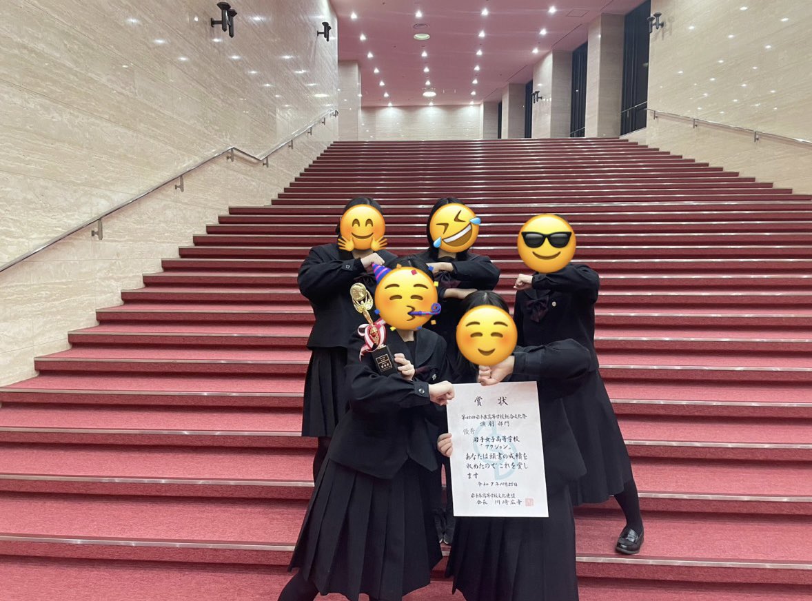 Ganjo_engeki's tweet image. おはようございます！岩手女子高校演劇部です！県大会が終わりました！結果は、優秀賞をいただき、なんと！なんと！東北大会出場が決定しました！✨4日間上演と各スタッフのお仕事を頑張った部員たち！支えてくれた先生方、親の皆様に心から感謝します！🫶東北大会は12月！それまで、頑張ります！
