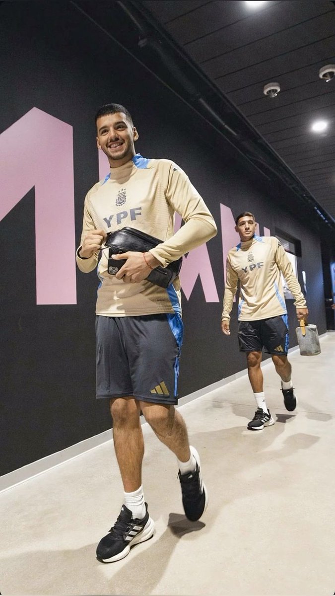 Merci a <a href="/PanCity_/">𝐏𝐀𝐍𝐂𝐇𝐄𝐒𝐓𝐄𝐑 𝐂𝐈𝐓𝐘 ⛵</a> d'avoir crue en moi maintenant on vise la place de titulaire dans la POTW ! 💙🤍🙌
<a href="/PwitterLeague_/">𝐏𝐖𝐈𝐓𝐓𝐄𝐑 𝐋𝐄𝐀𝐆𝐔𝐄 🦁</a>