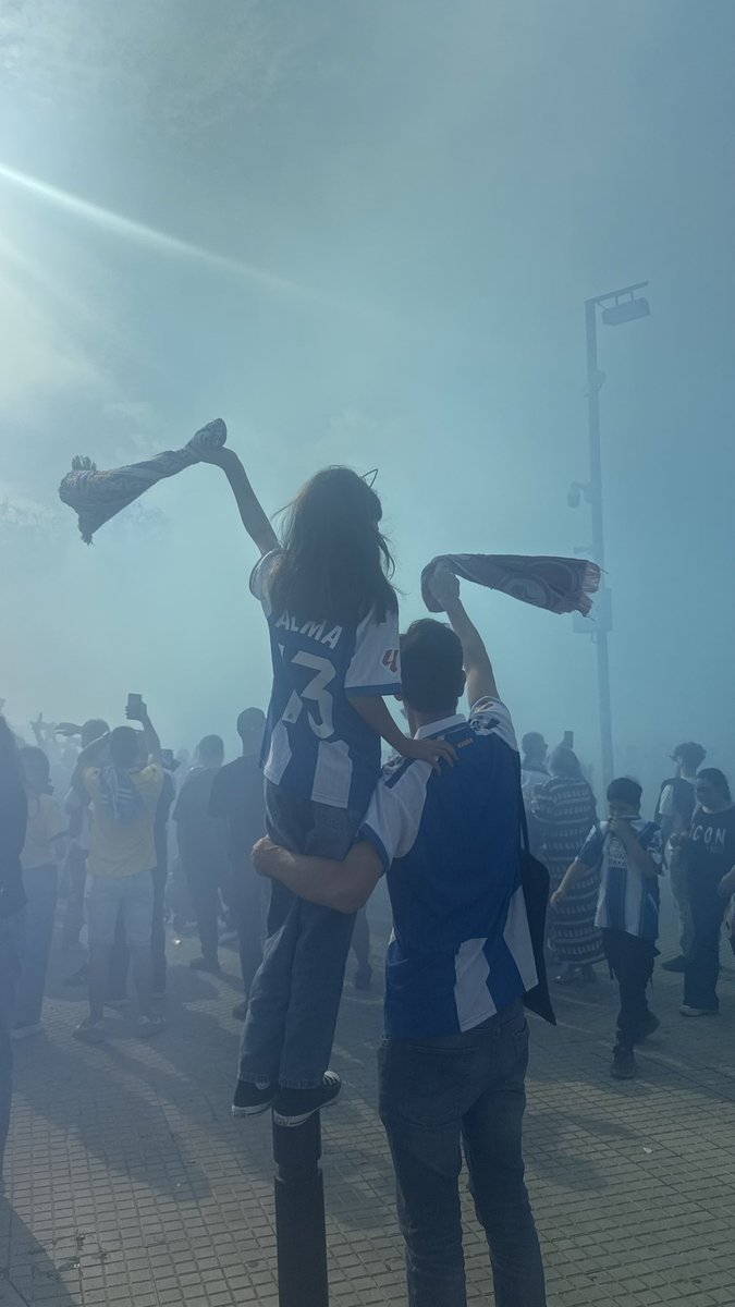 paulagafra's tweet photo. 💙🫂 #RCDE125 https://t.co/qUWUCLdqP5