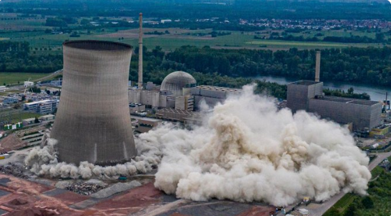 Livia Clauss (@liviaclauss) on Twitter photo Es ist ein ökonomischer Suizid. Es ist ein ökonomischer Suizid.