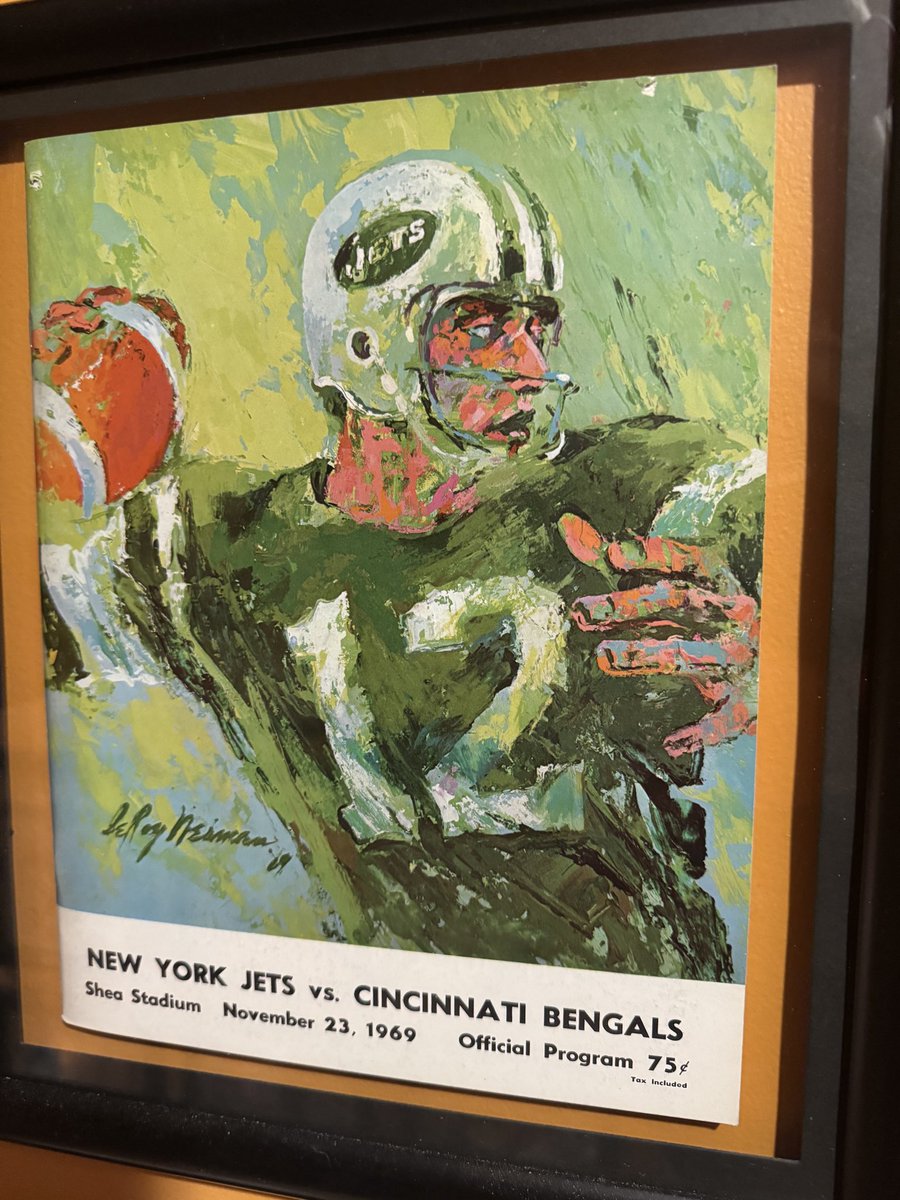 bengaljims_BTR's tweet photo. #JetsWeek
Game Day programs Bengals vs Jets.
#BengalsMemorabilia https://t.co/qWmXQfIvqU