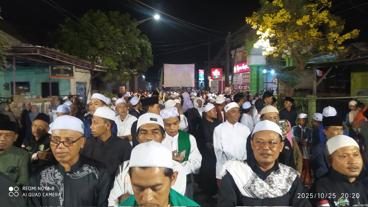 musholin1002's tweet photo. #safarimaulidsabtumalamahad
@Riyadlul_Jannah 
BUMIAYU BERSHOLAWAT https://t.co/2HZMAbPjpm