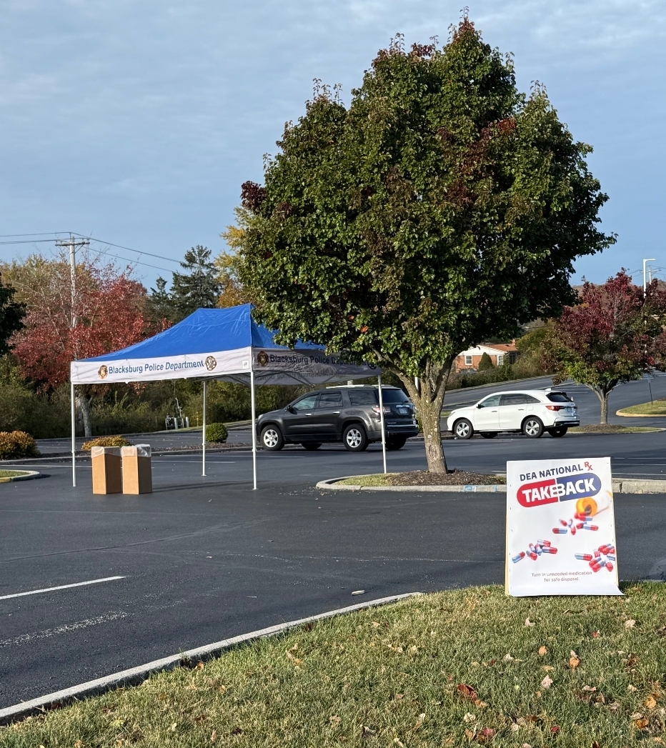 COMMUNITY EVENT: Drug Take Back
Saturday - October 25th, 2025, 10 am - 2 pm
Lewis Gale Hospital Montgomery

As autumn arrives, it's the perfect time to tidy up your medicine cabinet. Swing by and see us today from 10am - 2pm to properly dispose of your unneeded Rx meds.
