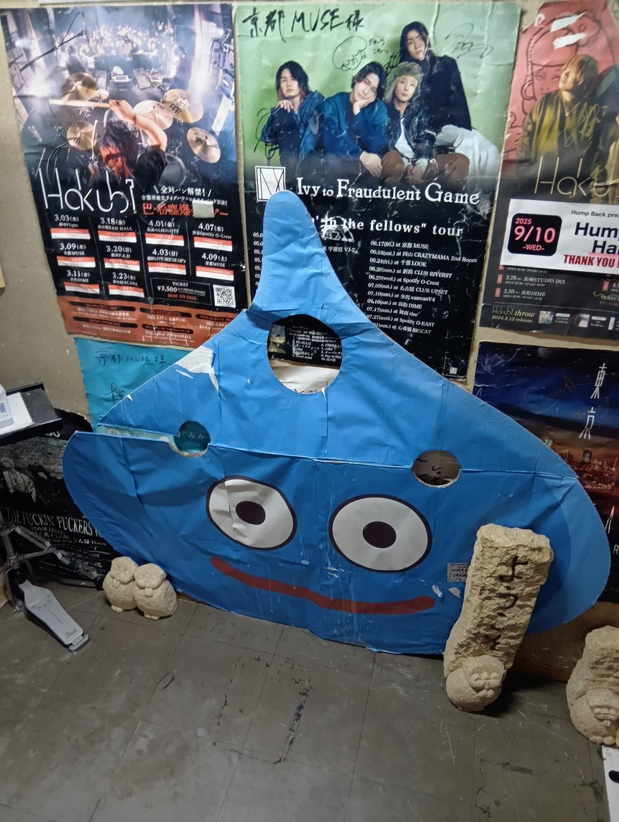 スライムがあらわれた
コマンド？
たたかう
にげる
じゅもん
どうぐ