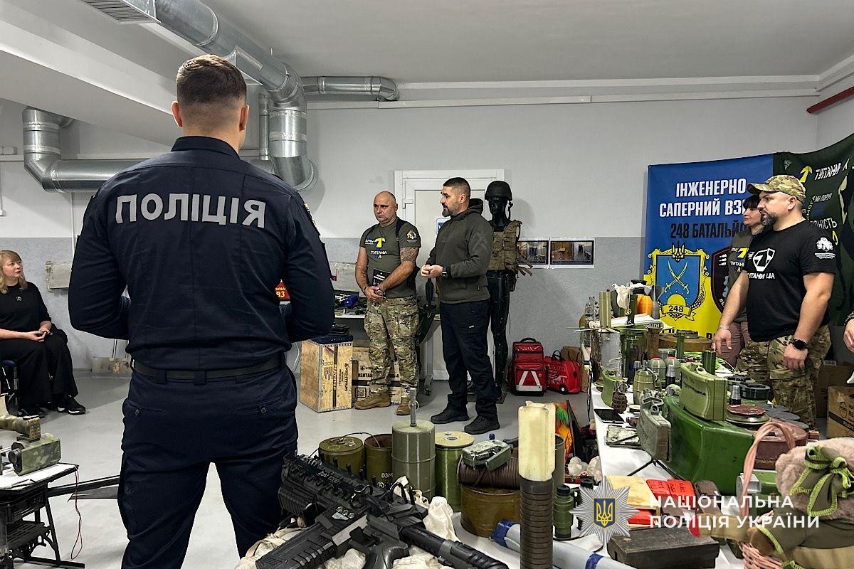GUNP_Dnipro's tweet image. Ветерани команди «ТитаниUA» поділилися досвідом із поліцейськими Кривого Рогу: разом підвищують рівень мінної безпеки
Джерело: dp.npu.gov.ua/news/veterany-…
#Поліція  #новини