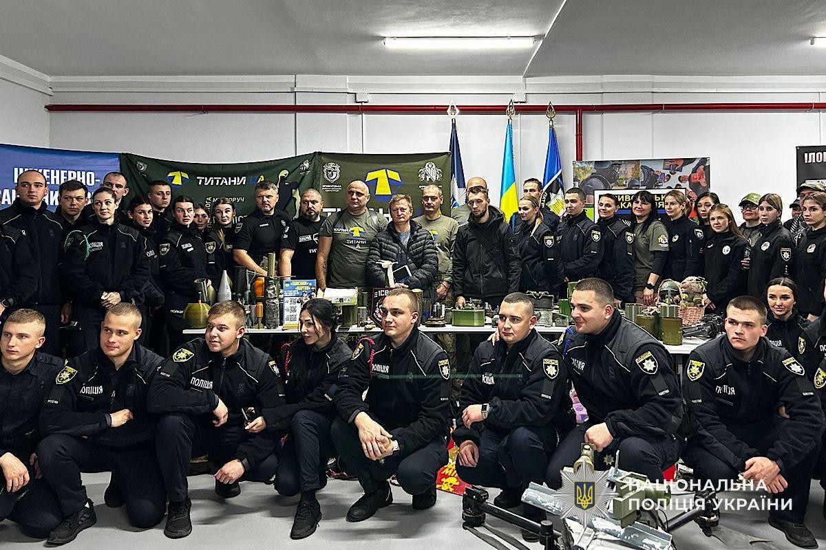 GUNP_Dnipro's tweet image. Ветерани команди «ТитаниUA» поділилися досвідом із поліцейськими Кривого Рогу: разом підвищують рівень мінної безпеки
Джерело: dp.npu.gov.ua/news/veterany-…
#Поліція  #новини