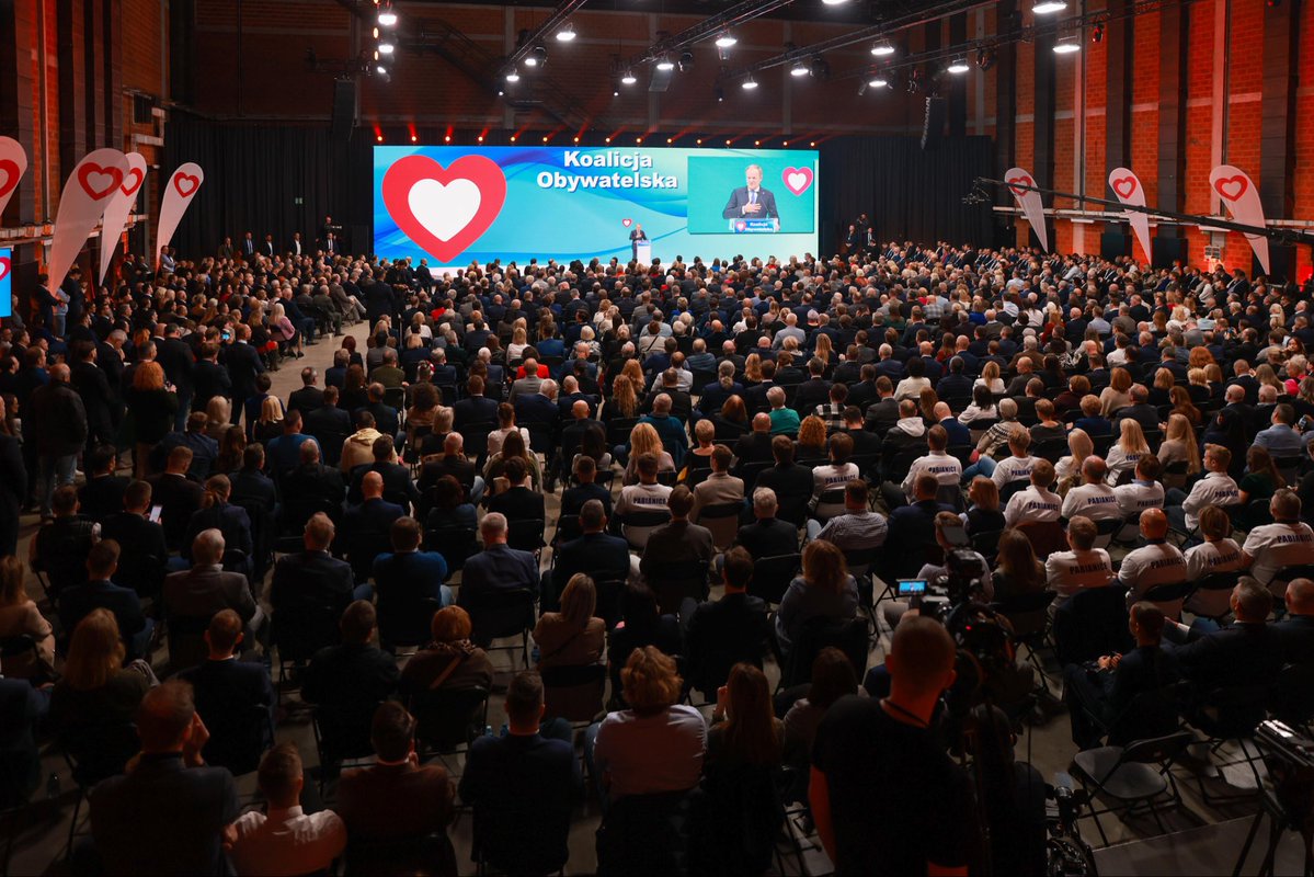 trzaskowski_'s tweet image. Nowy rozdział. Pełna jedność. Koalicja Obywatelska. Bo #ŁączyNasPolska 🇵🇱
Platforma Obywatelska, Nowoczesna i Inicjatywa Polska po latach dobrej współpracy łączą się w jedno ugrupowanie. 
Ruszamy dalej. Z potrójną  mocą. Do dzieła!
#KoalicjaObywatelska