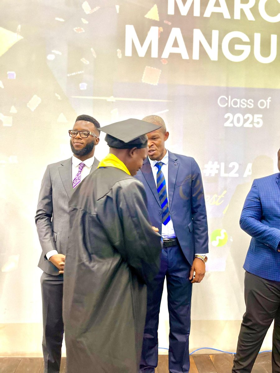 DizoMomeka's tweet photo. 🚨🚨🚨
C’est avec un plaisir profond et un honneur sincère que j’ai été convié à remettre les brevets aux étudiants de la Faculté des Lettres et de la Communication de l’Université de Kinshasa, à l’occasion de leur cérémonie de collation des grades académiques. Cette distinction illustre la considération portée à la nouvelle génération, tant sur le plan scientifique que politique, qui constitue un capital humain essentiel pour le progrès et la consolidation de notre nation.

Félicitations aux lauréats, dignes représentants de l’avenir et de l’excellence de notre société.

#JM