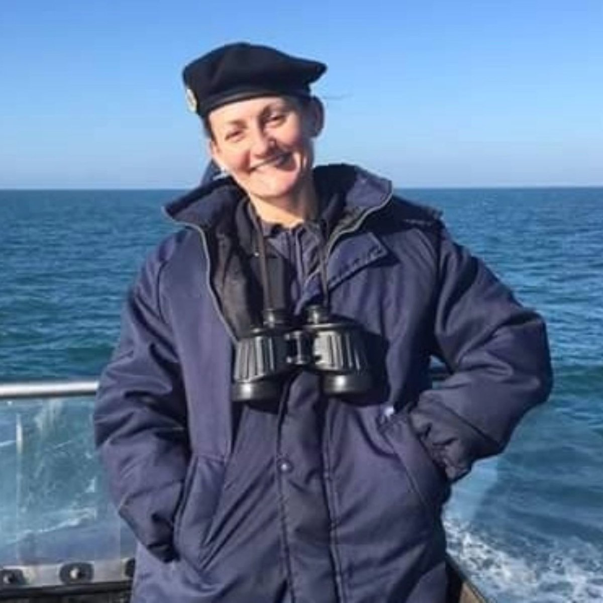 Hoy conmemoramos 8 años de la última zarpada del Submarino #ARASanJuan de su apostadero, Base Naval Mar del Plata.

#Elianamariakrawczyk
Teniente de Navío y Jefe de Armas del Submarino #ARASanJuan

Foto: submarino navegando después de la zarpada de Mar del Plata 
25 | 10 | 2017