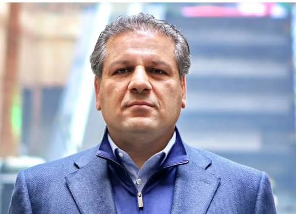 ali_bitarafan5's tweet image. بانک آینده که خودش دست و پا و مغز نداشت که پدر مردم رو در بیاره

یه نفراتی پشت سیستم این بانک بودن و این بلا رو‌ بر سر کشور آوردن

اینکه بانک رو منحل کنیم و صاحبان بانک رو محاکمه نکنیم عقلانی نیست

#محاکمه_انصاری