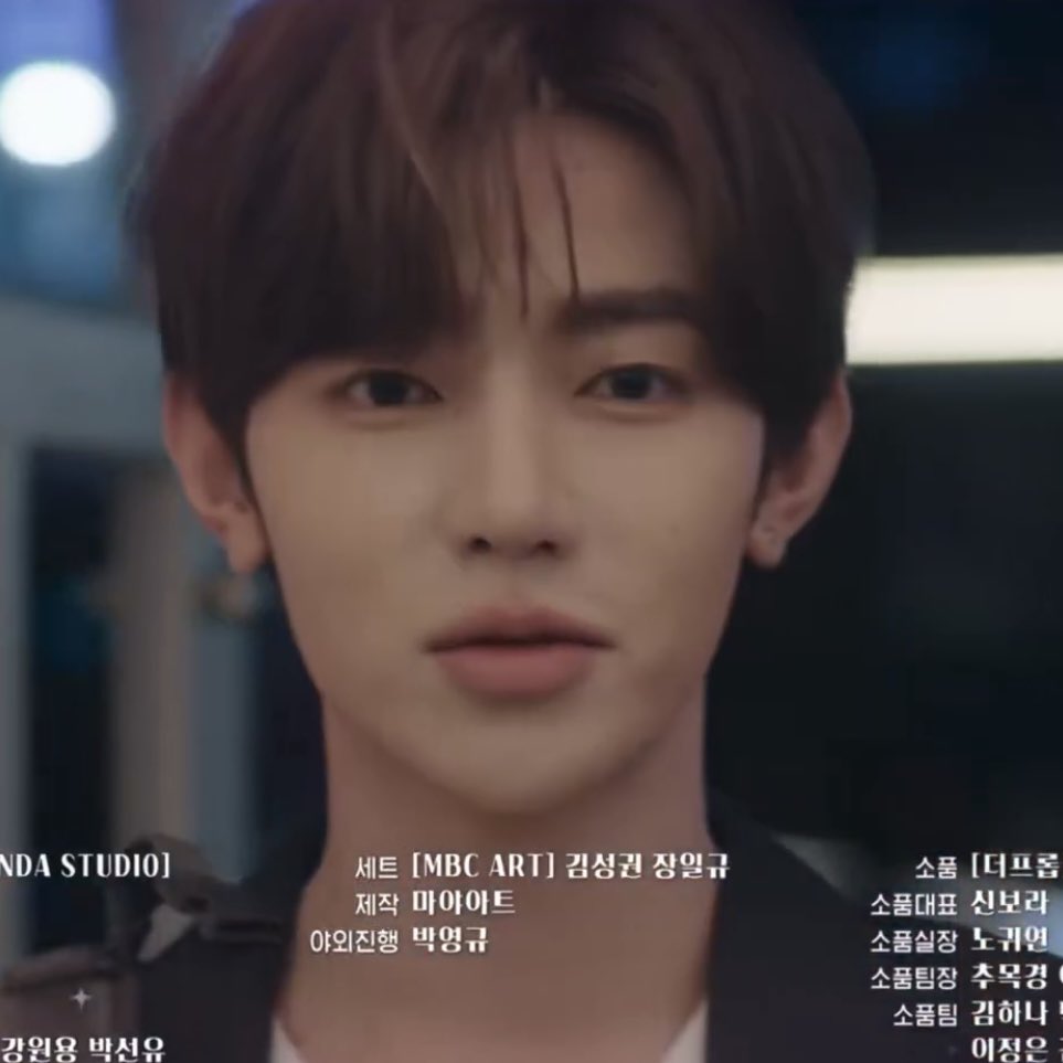 12화만에 나온 실물 웨이린 얼굴이 어떻게 이래..
내가 지송이엿으면 보자마자 재결합함 🥺🥺