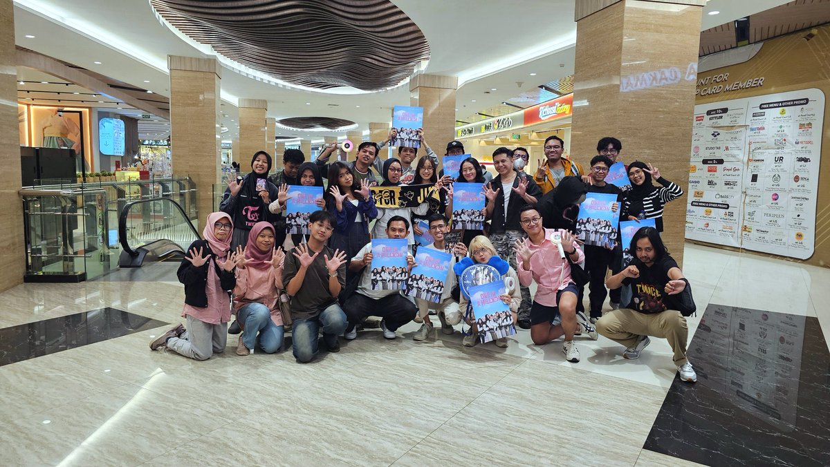 Nonton bareng ONE IN A MILL10N ONCE Jogja 💕

— 22 Oktober 2025

cr. <a href="/onesparkjihyo/">ℓσgαη</a> 

#트와이스 #ONEINAMILL10N