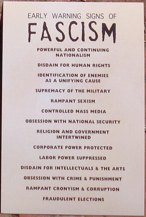 On fashion and fascism - Italy

เสื้อผ้าเป็นสิ่งที่ทุกคนสวมใส่ so fashion is not just aesthetics แต่มันคือการเมือง คือสังคม คือการหลอมรวมของวัฒนธรรมและแนวคิดของคนในชั่วเวลานั้น ๆ
ซึ่งวันนี้จะมาพูดถึง how Italian fascism used fashion