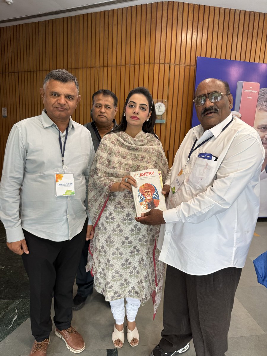 अखिल भारतीय कांग्रेस कमेटी की राष्ट्रीय सचिव, ओसियां से पूर्व विधायक सुश्री दिव्या मदेरणा जी को जन्मदिन की हार्दिक बधाई एवं शुभकामनाएँ।

आपका जीवन सदा सुख, समृद्धि और सफलता से परिपूर्ण रहे, ईश्वर आपको दीर्घायु जीवन प्रदान करें। <a href="/DivyaMaderna/">Divya Mahipal Maderna</a> <a href="/INCRajasthan/">Rajasthan PCC</a>