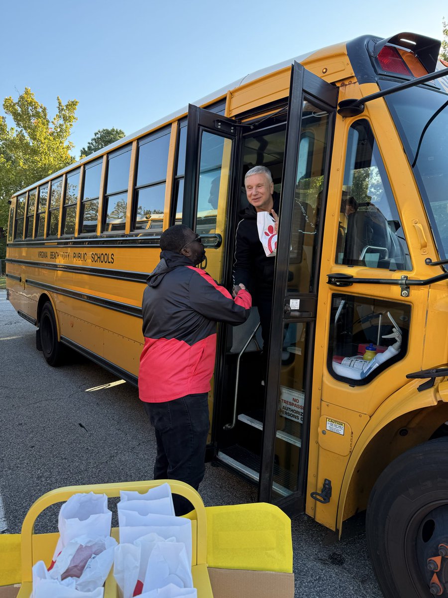 A royal breakfast for our royal crew! 👑 We celebrated LMS Bus Drivers with Chick-fil-A and fresh Lancer gear to help them defend the castle in style. 🚌❤️ Thank you for all you do! #LancerPride #DefendTheCastle <a href="/vbschools/">VBSchools</a> <a href="/ActivitiesLMS/">Landstown MS Student Activitites</a>